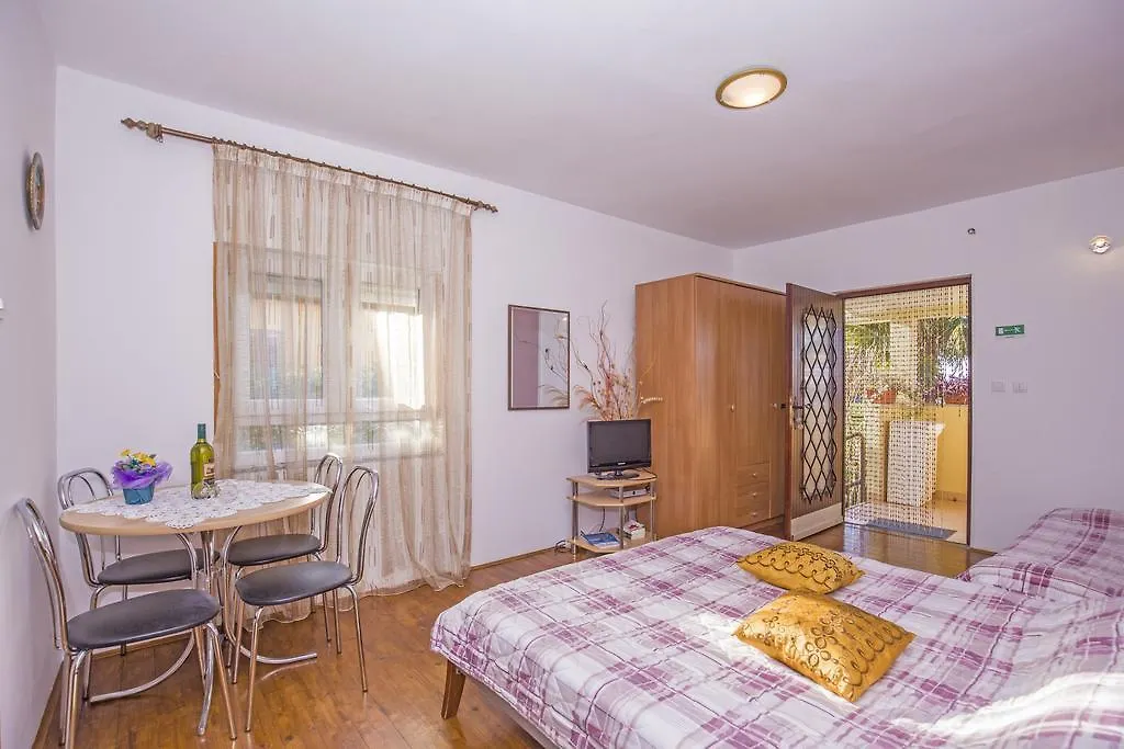 Apartments Rozalina 0*, Fazana
