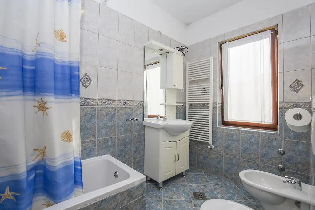 Apartments Rozalina 0*, Fazana